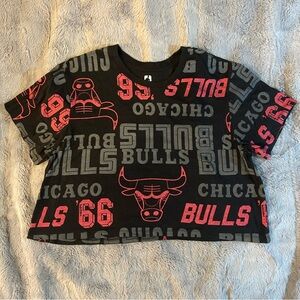Chicago Bulls Black and Red Crop T-Shirt
